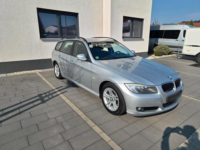 Gebraucht BMW 318 143 PS (105 kW) 2009 Silber Kombi