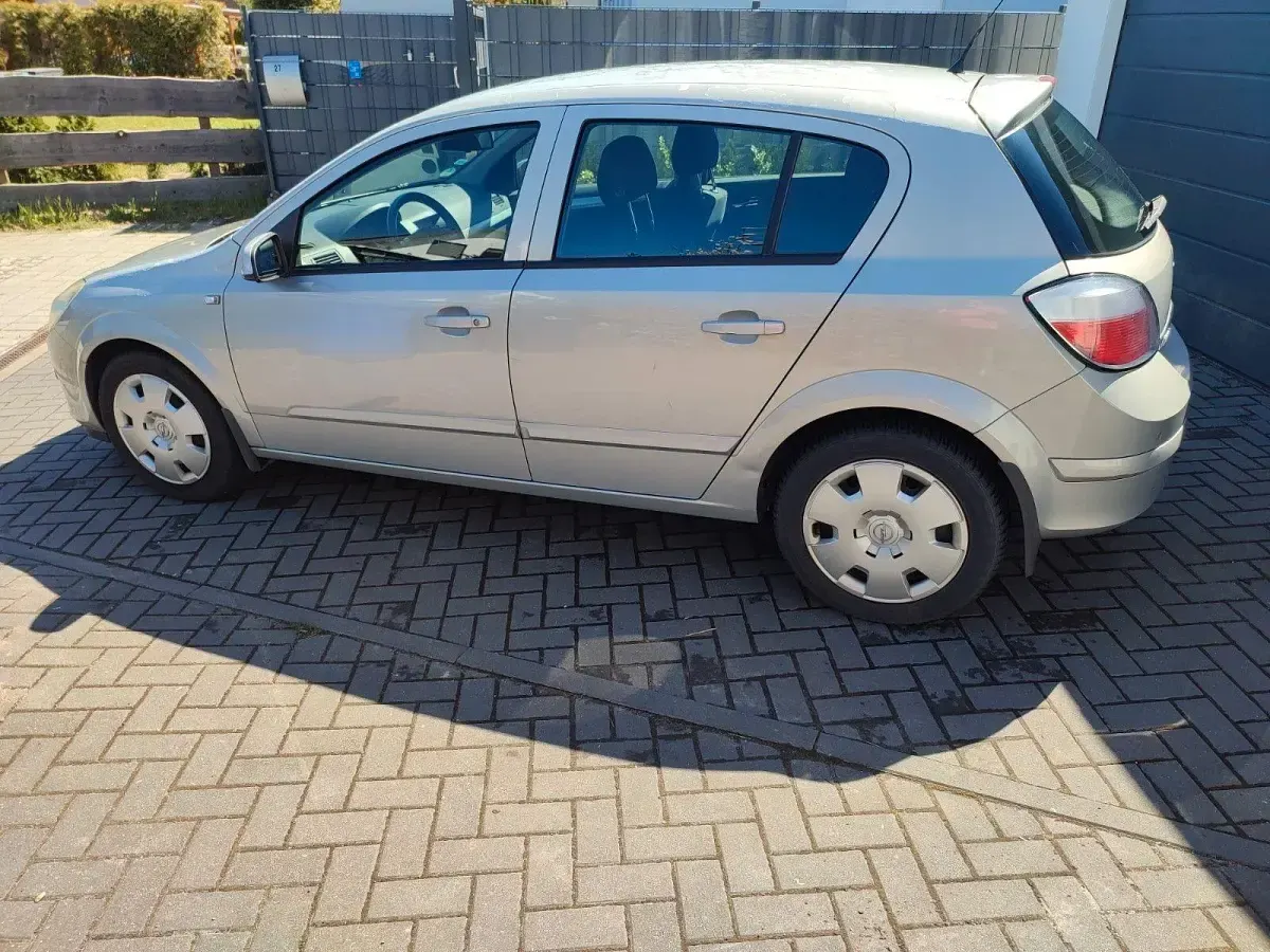 Second-hand Opel Astra 105 CP (77 kW) 2006 Argintiu Berlinǎ