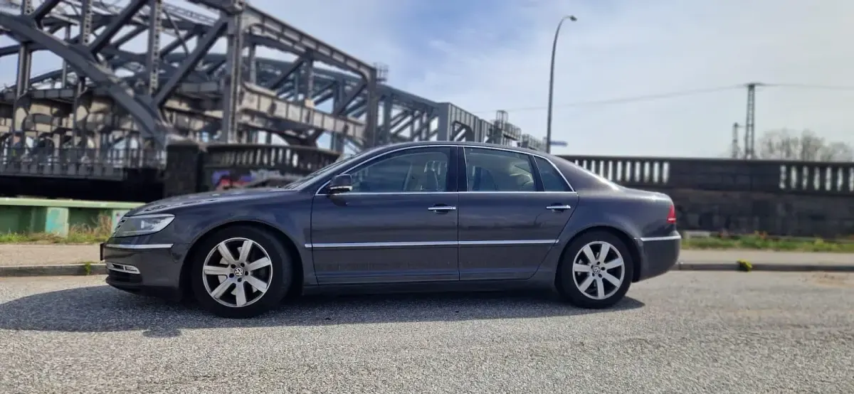 Gebraucht VW Phaeton 239 PS (175 kW) 2011 Braun Limousine