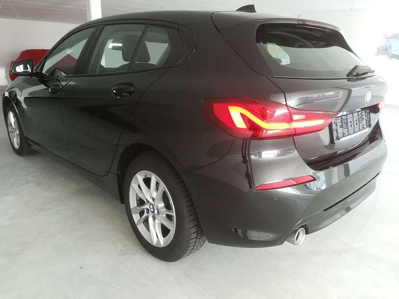 Gebraucht BMW 118 Sport Line 140 PS (102 kW) 2020 Saphir schwarz Kleinwagen