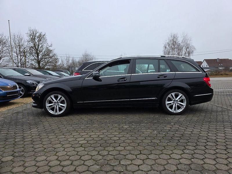 Gebraucht Mercedes C180 156 PS (114 kW) 2013 Schwarz Kombi