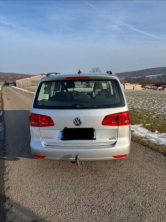Gebraucht VW Touran Trendline 105 PS (77 kW) 2014 Silber Van / Kleinbus