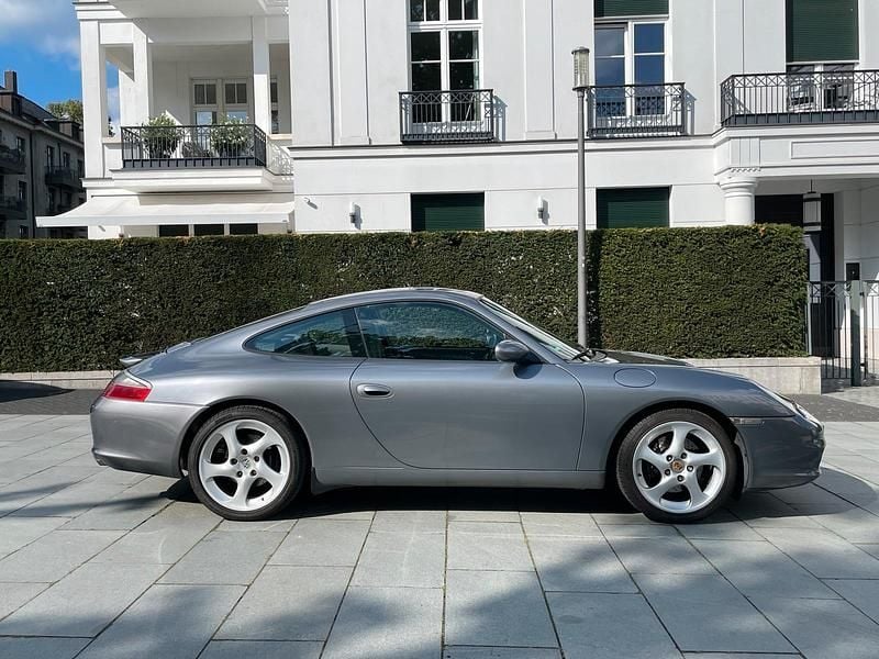 Grau Gebraucht 2003 Porsche 911 Carrera Coupé | 29.900 € - Bild 1/4