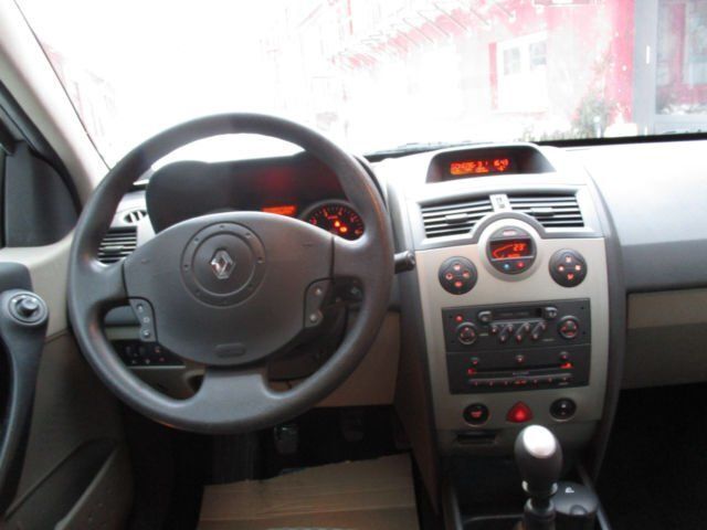 Gebraucht Renault Mégane II Expression 120 PS (88 kW) 2003 Andere farbe metallic Limousine