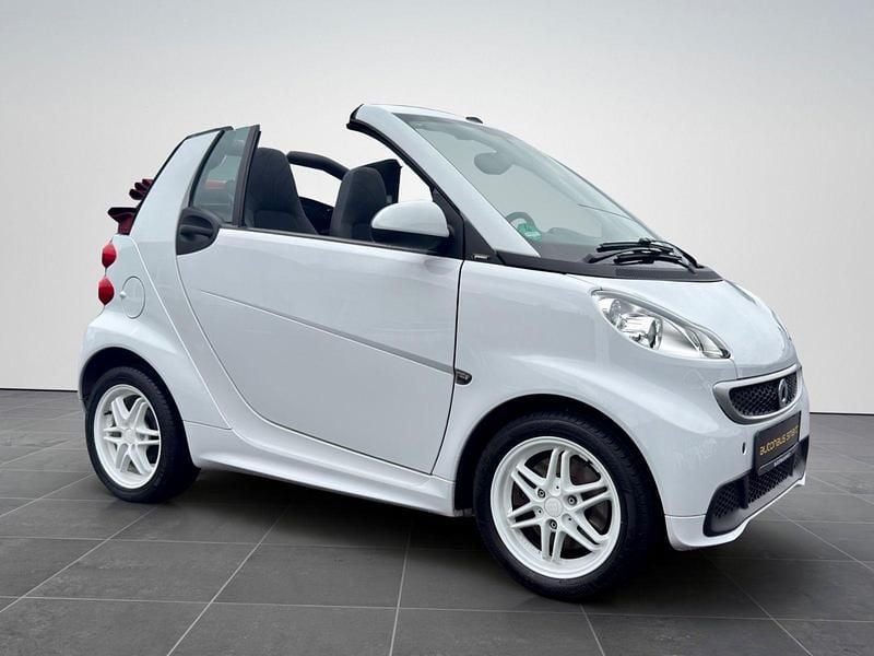 Weiß Gebraucht 2013 Smart ForTwo Cabrio Brabus Cabrio | 9.999 € (Fairer Preis) - Bild 1/4