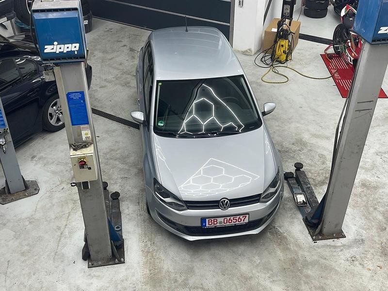 Silber Gebraucht 2010 VW Polo Kleinwagen | 5.499 € (Etwas zu teuer) - Bild 1/4