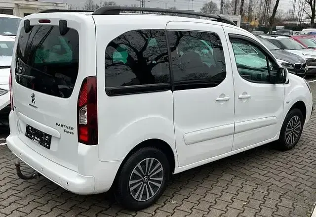 Gebraucht Peugeot TePee Active 99 PS (72 kW) 2016 Andere Limousine