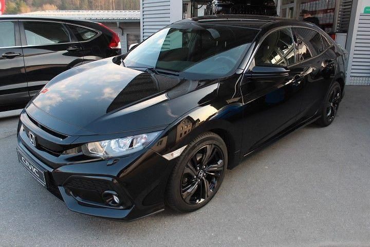 Gebraucht Honda Civic Elegance 126 PS (92 kW) 2020 Crystal black pearl (metallic) Limousine