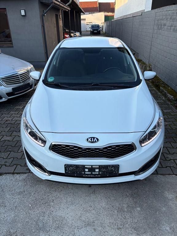 Gebraucht Kia Ceed 99 PS (72 kW) 2017 Weiß Kleinwagen