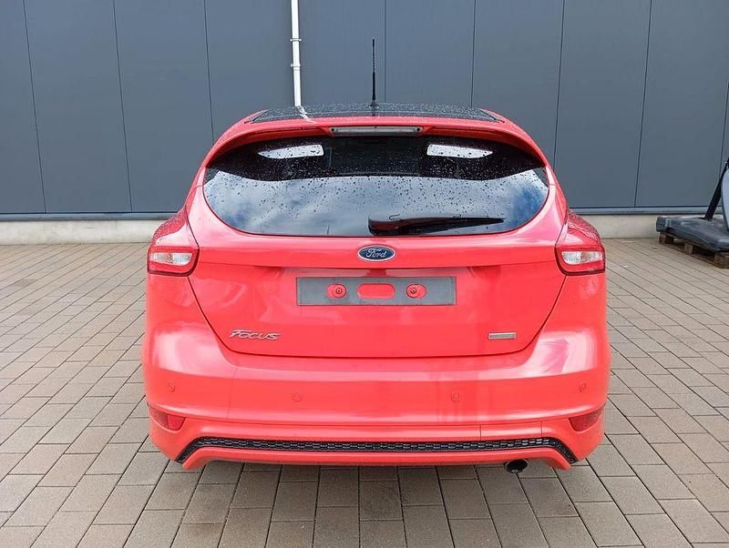 Gebraucht Ford Focus Sport 182 PS (133 kW) 2016 Rot Limousine