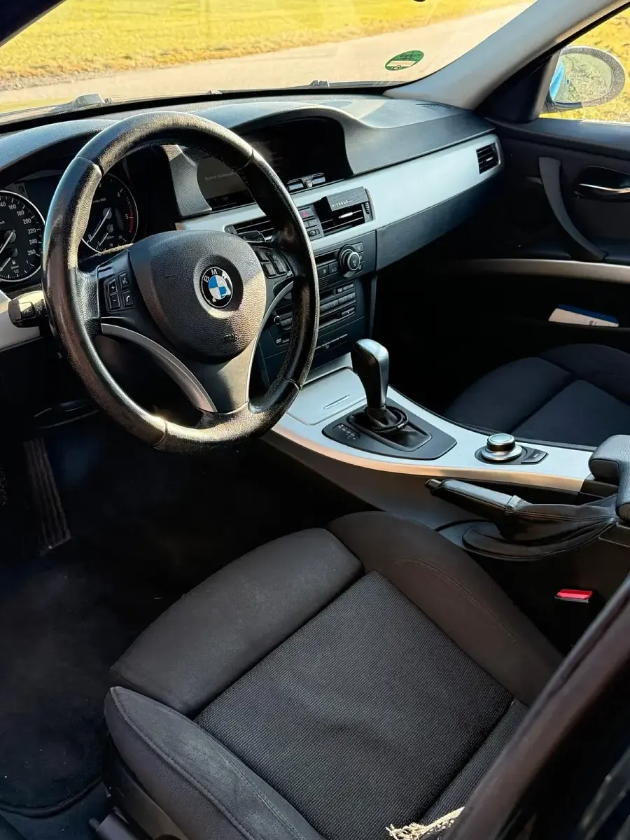 Gebraucht BMW 330 231 PS (169 kW) 2007 Schwarz Kombi