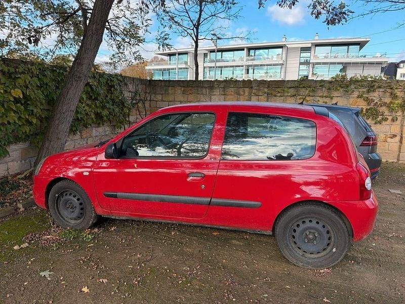 Rot Gebraucht 2011 Renault Clio II Campus Limousine | 2.900 € (Fairer Preis) - Bild 1/3