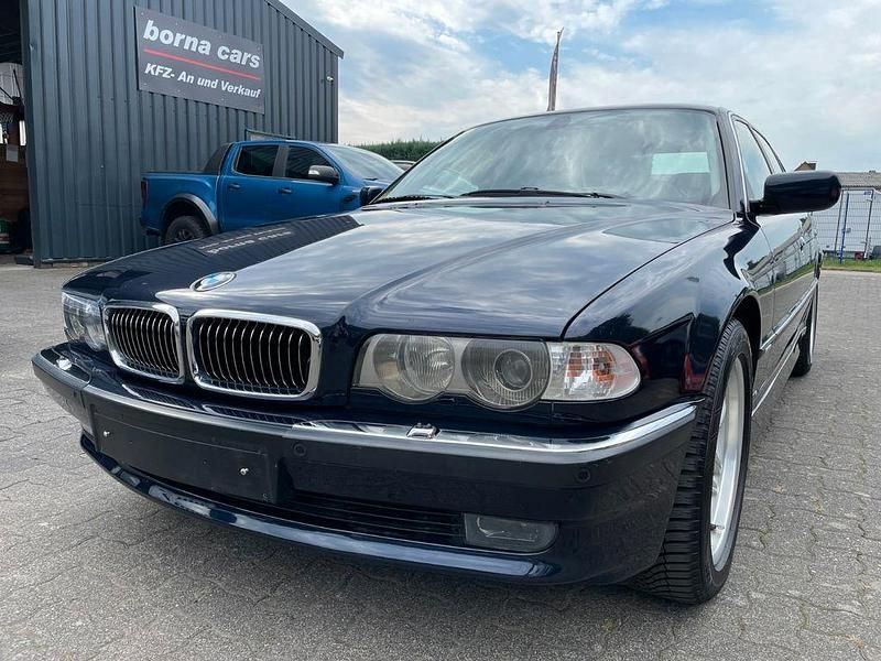 Blau Gebraucht 2001 BMW 740 Limousine | 16.200 € - Bild 1/4
