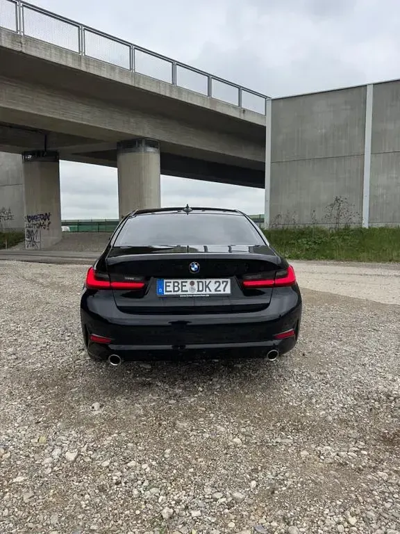 Second-hand BMW 320 Luxury Line 184 CP (135 kW) 2020 Negru Berlinǎ