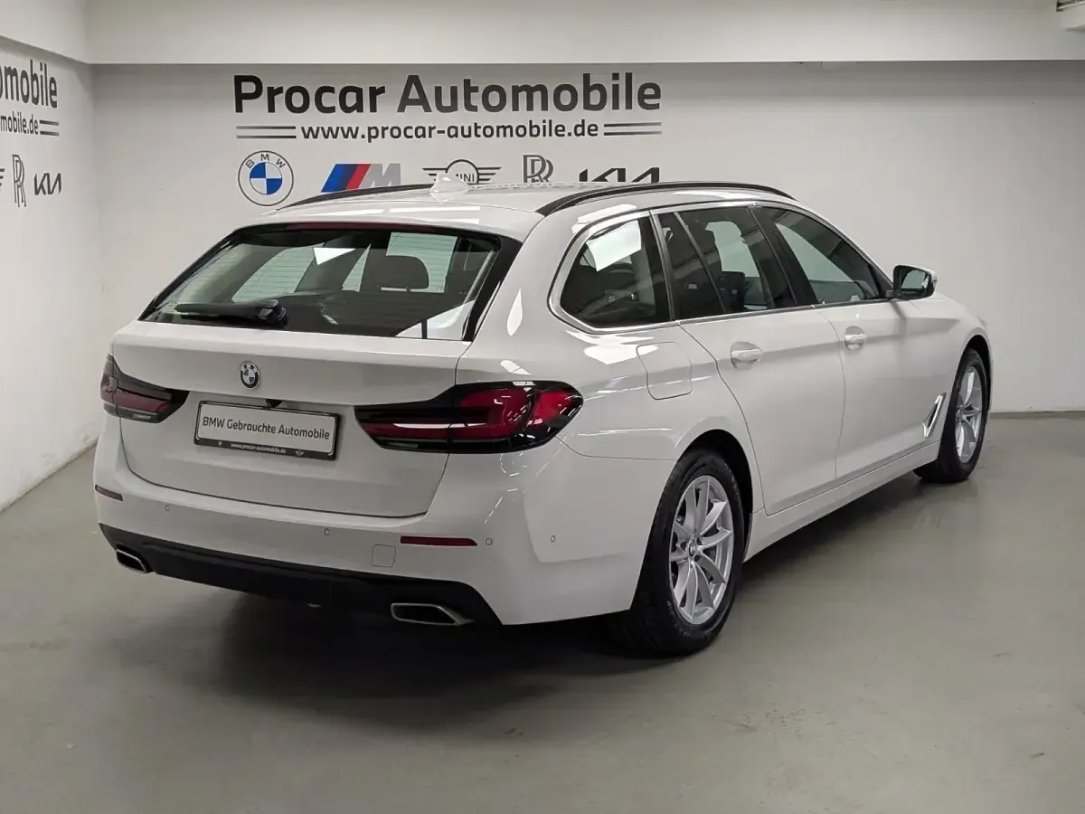 Gebraucht BMW 520 Sport Line 190 PS (139 kW) 2022 Alpinweiss Limousine