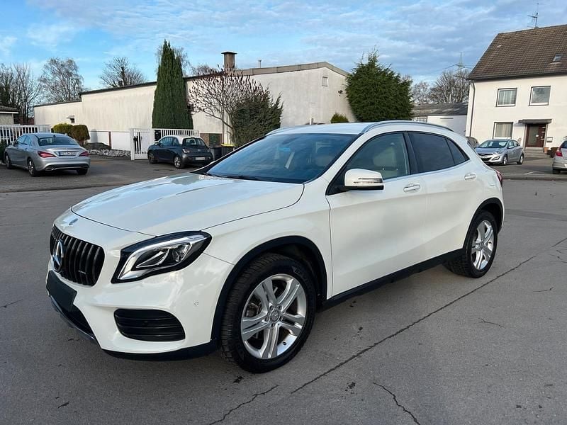 Weiß Gebraucht 2016 Mercedes GLA250 SUV | 15.900 € (Guter Preis) - Bild 1/4