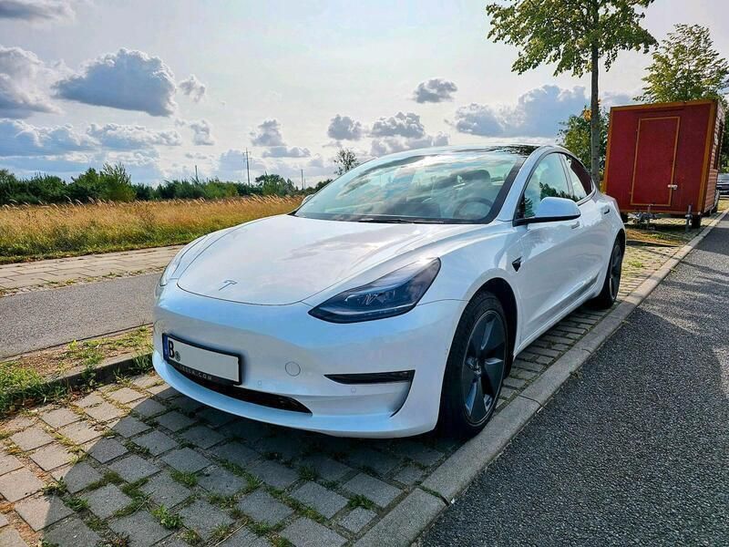 Weiß Gebraucht 2022 Tesla Model 3 Long Range Limousine | 31.500 € (Fairer Preis) - Bild 1/4
