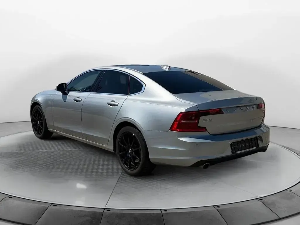 Gebraucht Volvo S90 Momentum 250 PS (183 kW) 2018 Grau Limousine