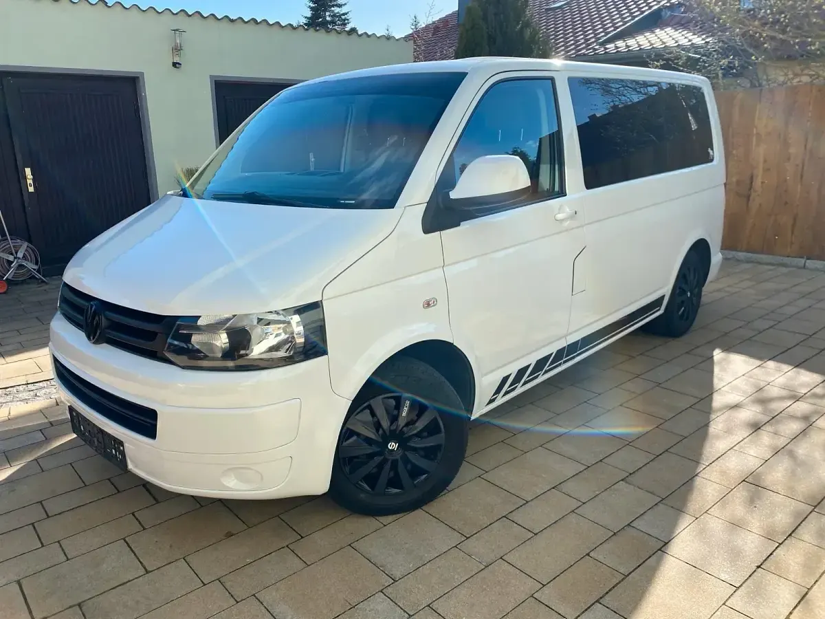Gebraucht VW Multivan 101 PS (74 kW) 2011 Weiß Van / Kleinbus
