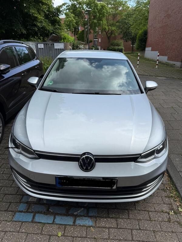 Grau Gebraucht 2021 VW Golf VIII Kleinwagen | 20.000 € (Superpreis) - Bild 1/4