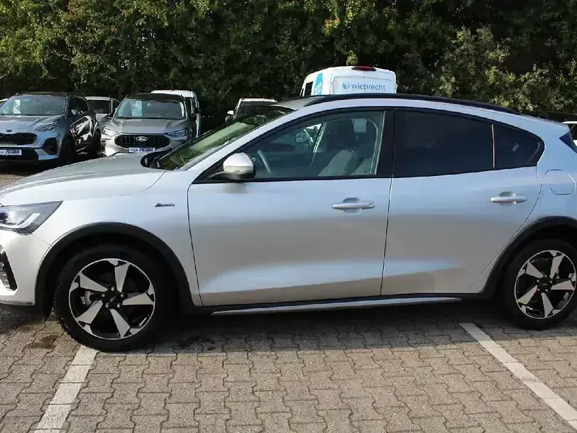 Gebraucht Ford Focus Active 125 PS (91 kW) 2024 Polar silber metallic (metallic) Limousine
