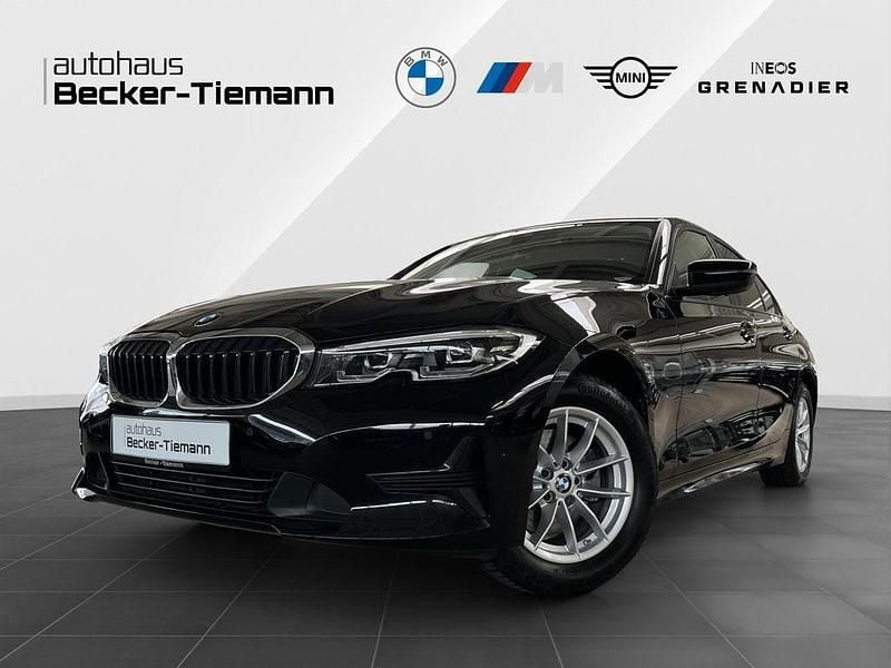 Schwarz ii Gebraucht 2021 BMW 320 Advantage Limousine | 28.389 € (Etwas zu teuer) - Bild 1/4