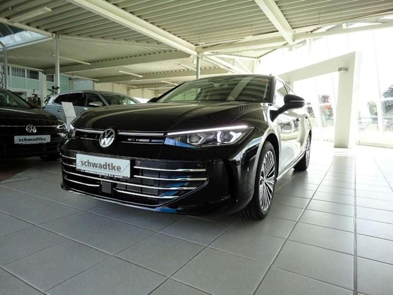 Gebraucht VW Passat Elegance 150 PS (110 kW) 2024 Grenadillschwarz metallic Kombi