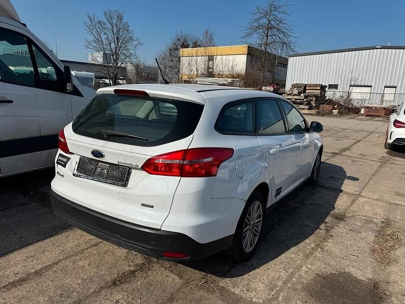Gebraucht Ford Focus 125 PS (91 kW) 2018 Weiß Kleinwagen