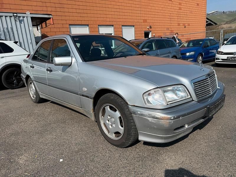 Gebraucht Mercedes C180 122 PS (89 kW) 2000 Silber Limousine