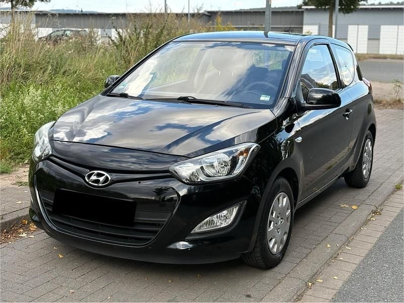 Schwarz Gebraucht 2012 Hyundai i20 Edition Kleinwagen | 2.199 € (Guter Preis) - Bild 1/4