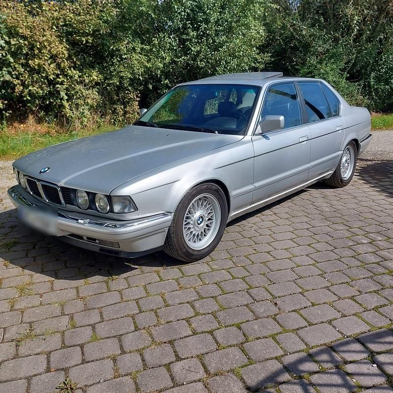 Gebraucht BMW 750 300 PS (220 kW) 1990 Silber Limousine
