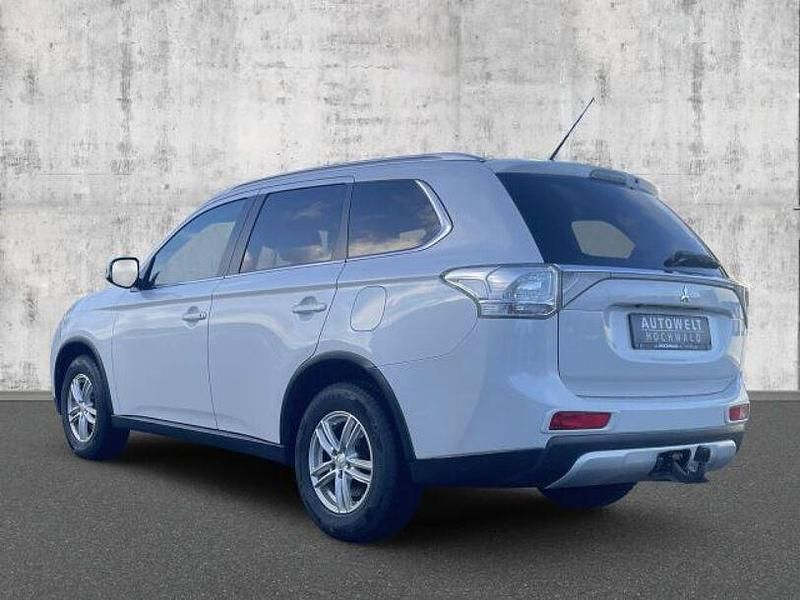 Gebraucht Mitsubishi Outlander 150 PS (110 kW) 2015 Weiß SUV