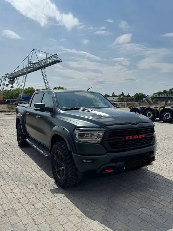 Używany Dodge Custom 401 KM (294 kW) 2020 Zielony SUV