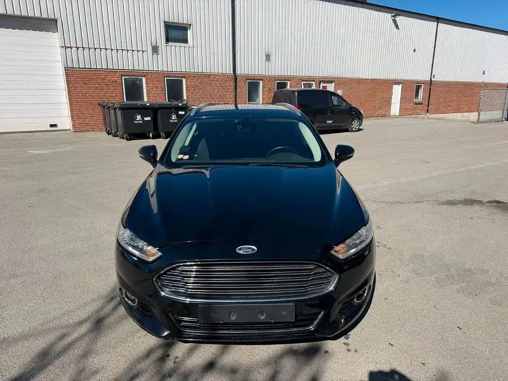 Gebraucht Ford Mondeo Titanium 179 PS (131 kW) 2015 Schwarz Limousine