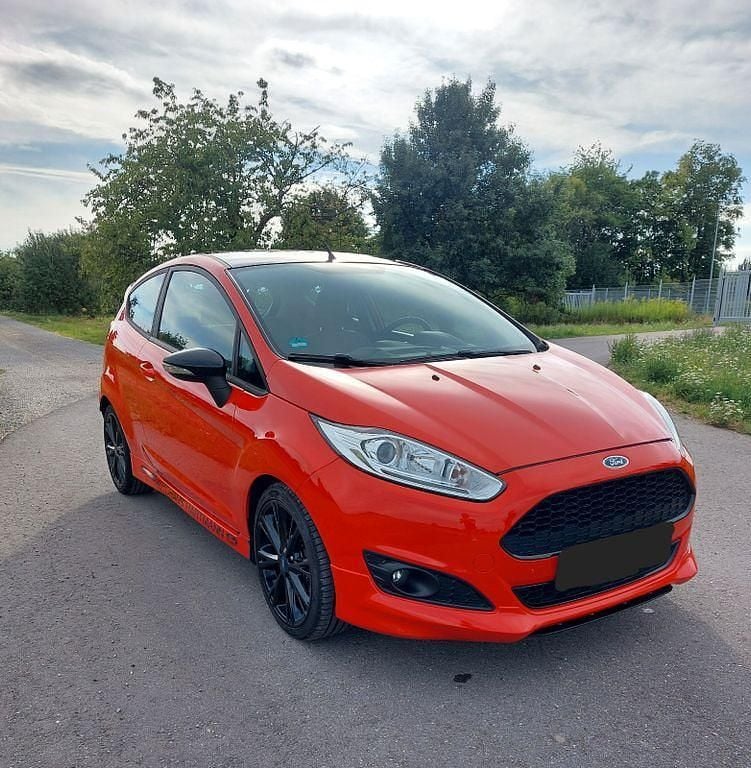 Rot Gebraucht 2015 Ford Fiesta Sport Kleinwagen | 8.699 € (Fairer Preis) - Bild 1/4