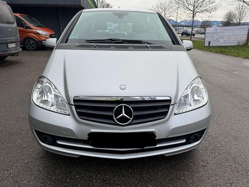 Gebraucht Mercedes A180 116 PS (85 kW) 2011 Silber Limousine