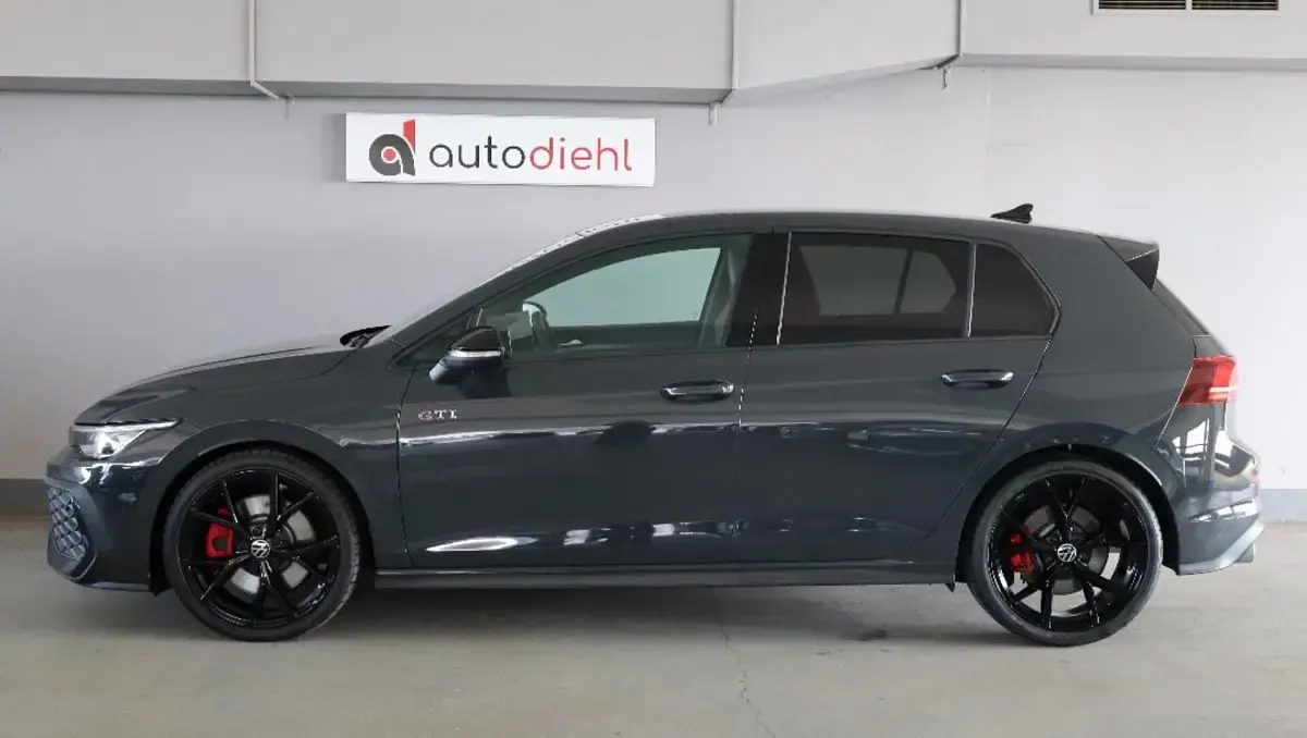 Gebraucht VW Golf VIII GTI 265 PS (194 kW) 2025 Grau Limousine