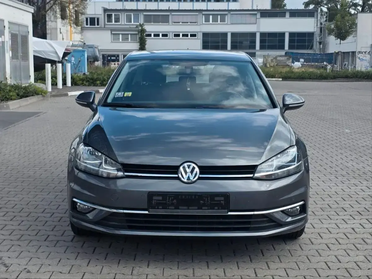 Gebraucht VW Golf VII Sound 110 PS (80 kW) 2018 Grau Limousine