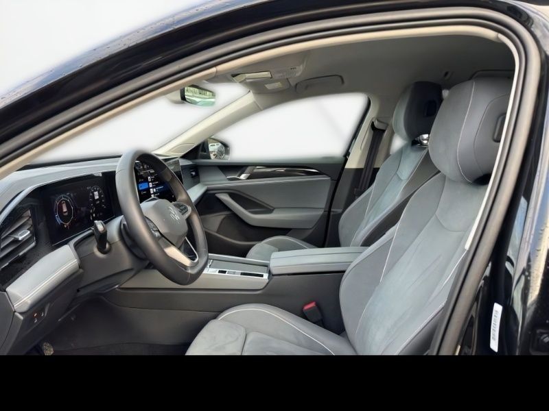 Gebraucht VW Passat Pro 150 PS (110 kW) 2024 Schwarz Kombi