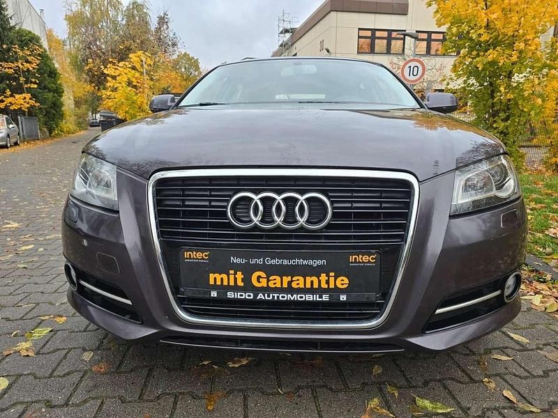 Grau Gebraucht 2011 Audi A3 Sportback Ambition Kombi | 7.999 € (Guter Preis) - Bild 1/4