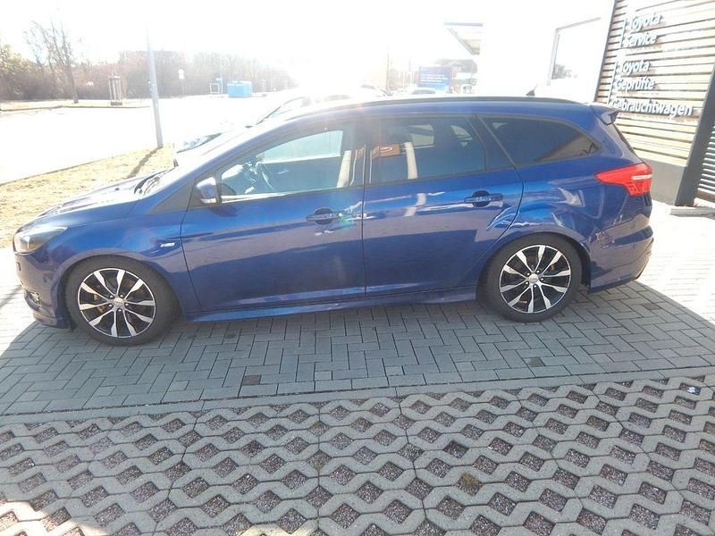 Gebraucht Ford Focus ST-Line 182 PS (133 kW) 2017 Blau Limousine