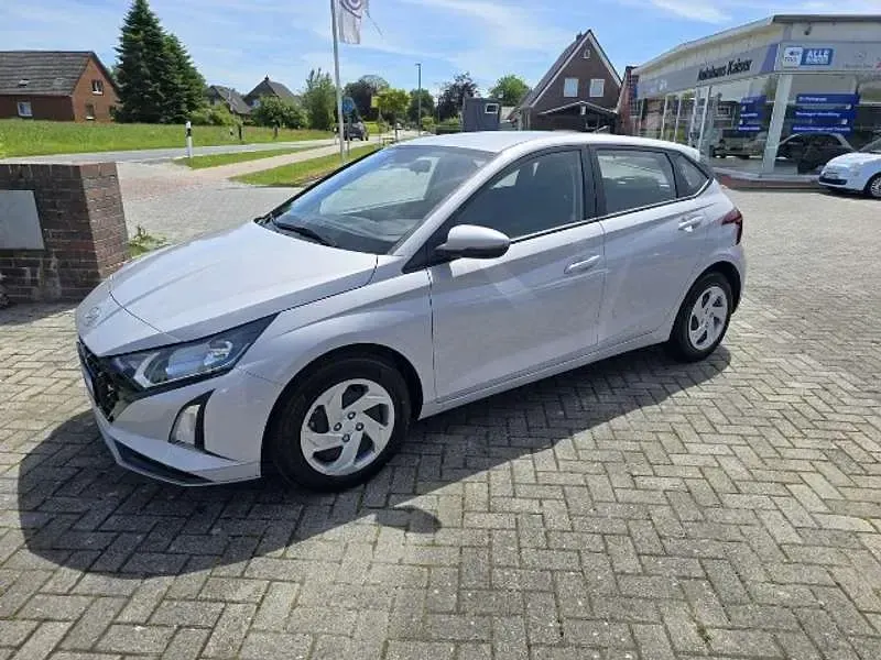 Neu Hyundai i20 Comfort 90 PS (66 kW) 2026 Grau Kleinwagen