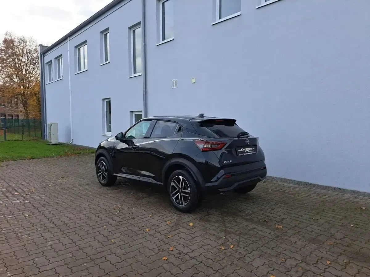 Neu Nissan Juke N-Connecta 84 PS (61 kW) 2026 Schwarz SUV