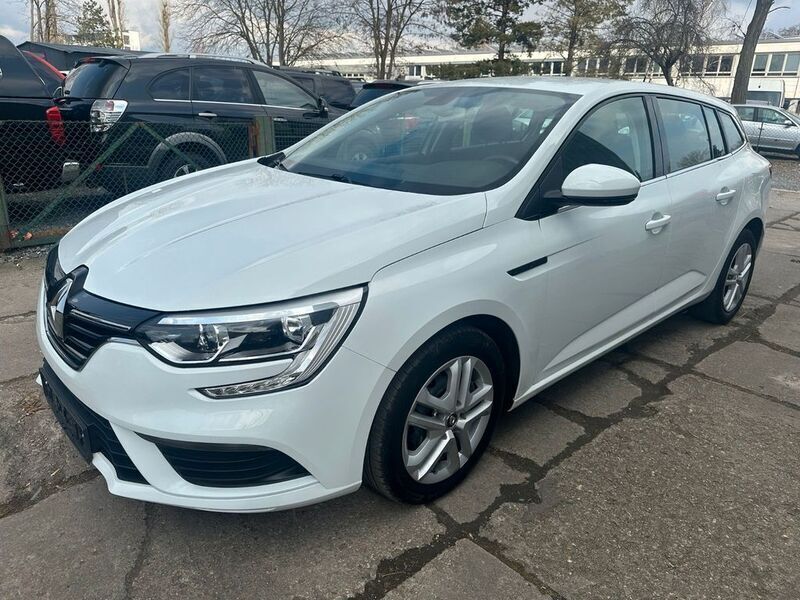 Weiß Gebraucht 2017 Renault Mégane IV Play Limousine | 9.500 € (Fairer Preis) - Bild 1/4