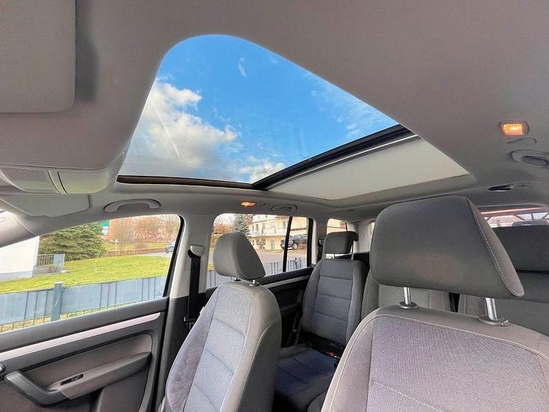 Gebraucht VW Touran Style 140 PS (102 kW) 2012 Schwarz Van / Kleinbus