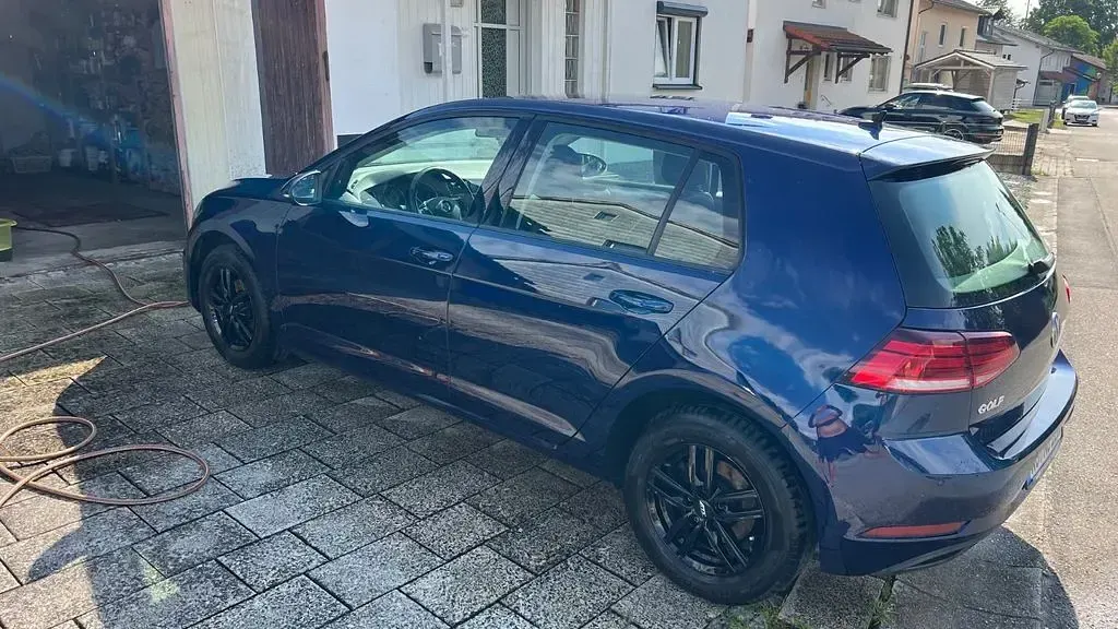 Gebraucht VW Golf VII Trendline 116 PS (85 kW) 2019 Blau Limousine