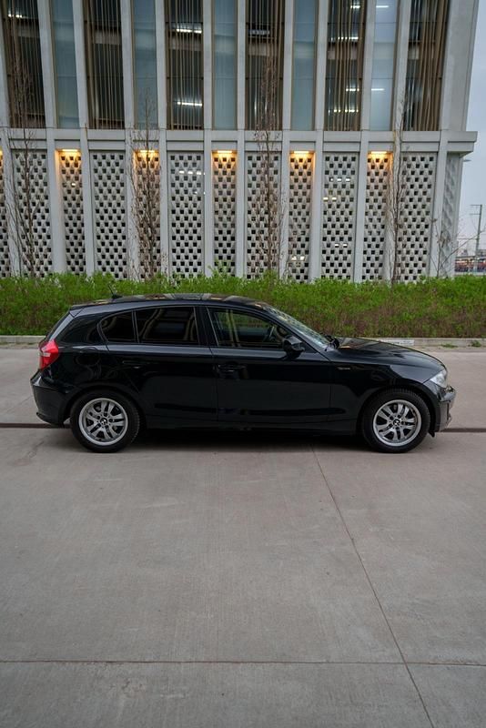 Gebraucht BMW 116 122 PS (89 kW) 2010 Schwarz Kleinwagen