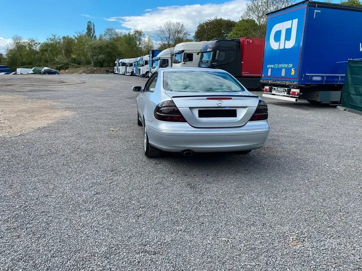 Gebraucht Mercedes CLK320 218 PS (160 kW) 2002 Silber Coupé