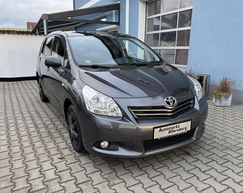 Gebraucht Toyota Verso Edition 132 PS (97 kW) 2011 Grau Van / Kleinbus