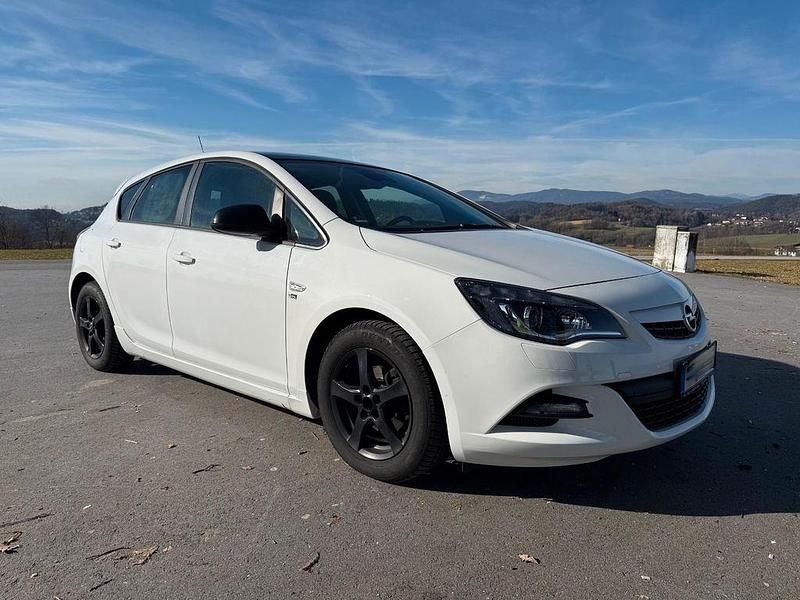 Gebraucht Opel Astra Color Edition 140 PS (102 kW) 2012 Weiß Limousine